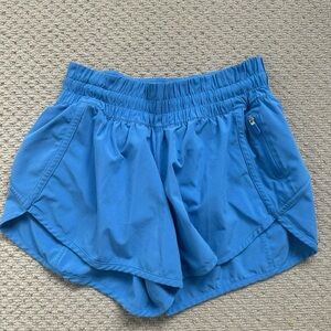 Lululemon tracker low rise lined short 4"
